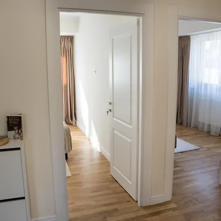 Apartament Azaleea *