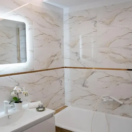 Azaleea Apartment