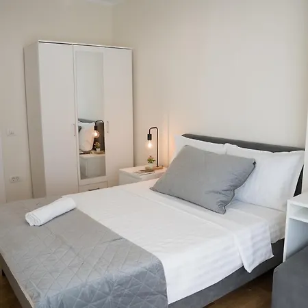 Azaleea Apartment