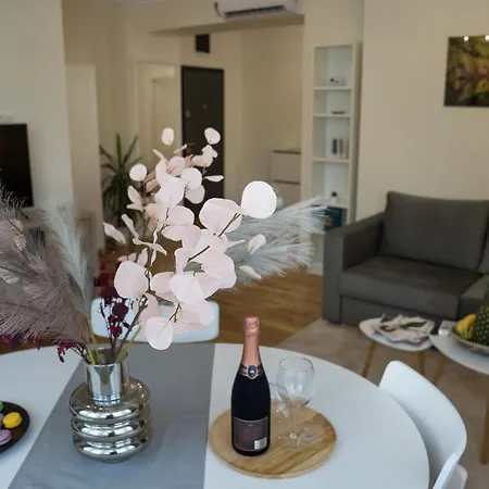 Azaleea Apartment *