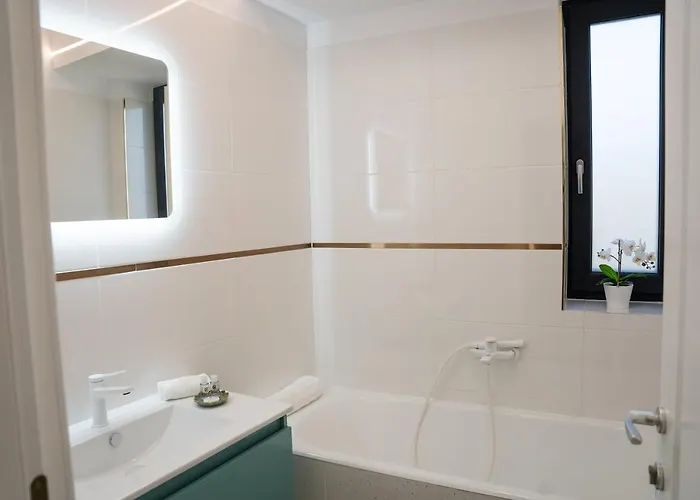 Azaleea בוקרשט