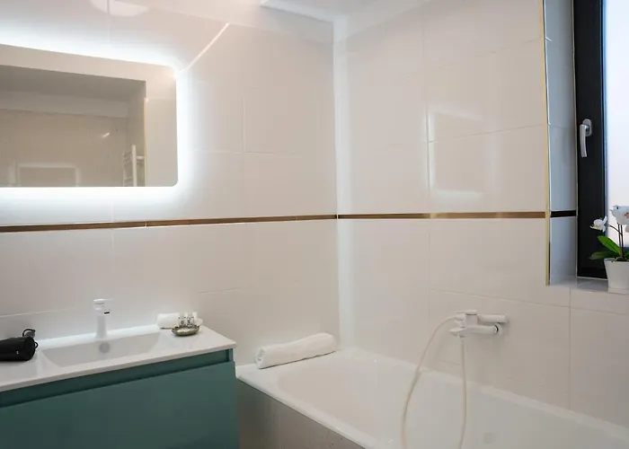 Azaleea Бухарест