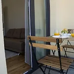 Azaleea Apartman